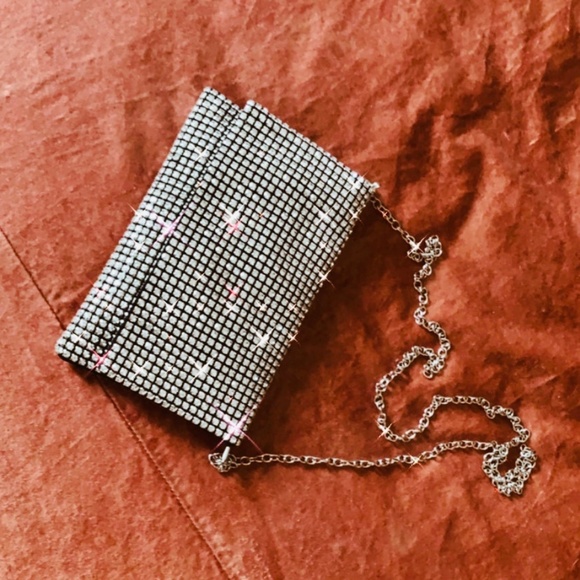 New! Rhinestone Chain Purse - Picture 5 of 13